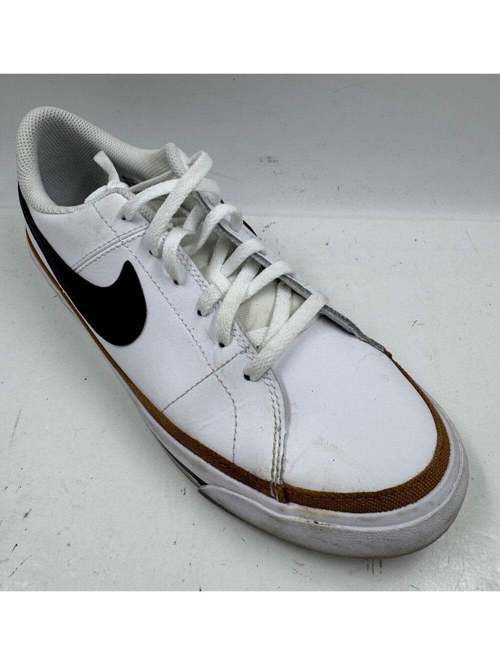 Nike Legacy Youth Sneaker Size 7y White Leather Athletic Shoes DA5380-102